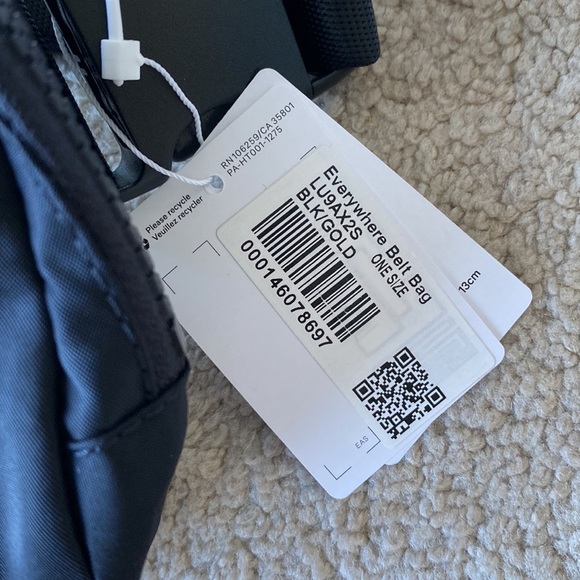 LULULEMON BLACK GOLD HARDWARE everywhere Belt bag NWT waist Fanny crossbody 1L - Picture 4 of 8